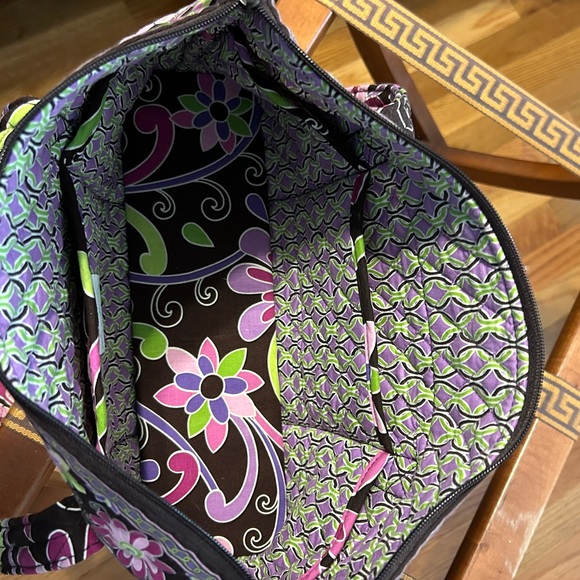 Vera Bradley "Purple Punch" bag. Like New. 1 outside pocket, 6 inside - Picture 3 of 7